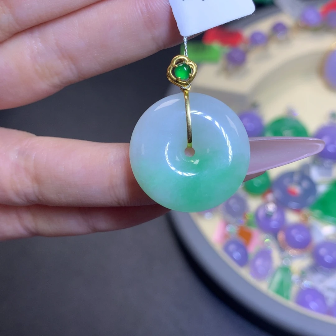 翡翠18K金镶嵌颈饰