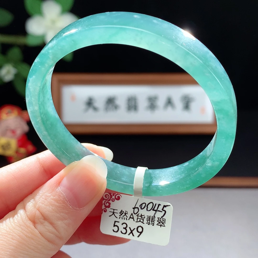 未镶嵌手镯（圆镯）翡翠