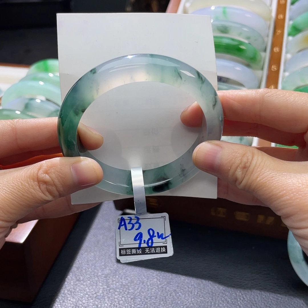 翡翠未镶嵌手镯54冰乌鸡飘绿～特色少见