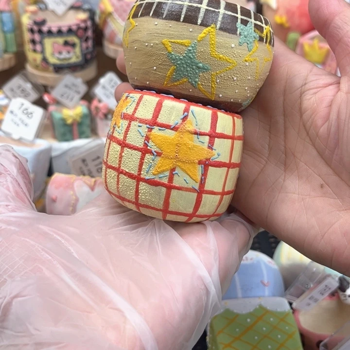 150两个盆花盆手绘