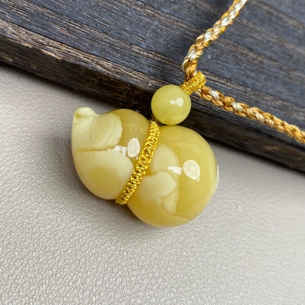 6.75克31×20.4mm俄料浓蜡妖花蜜蜡葫芦水滴无事牌平安扣毛衣链