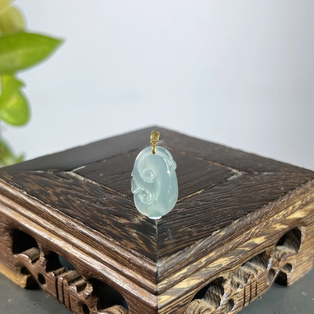 JYB07-014  天然缅甸A货翡翠  18K扣头如意