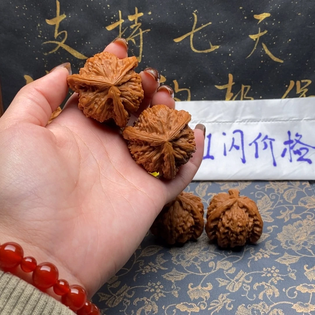 吊坠文玩核桃心**属白狮子