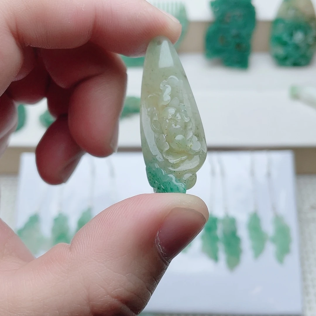 沉****独山玉未镶嵌挂件