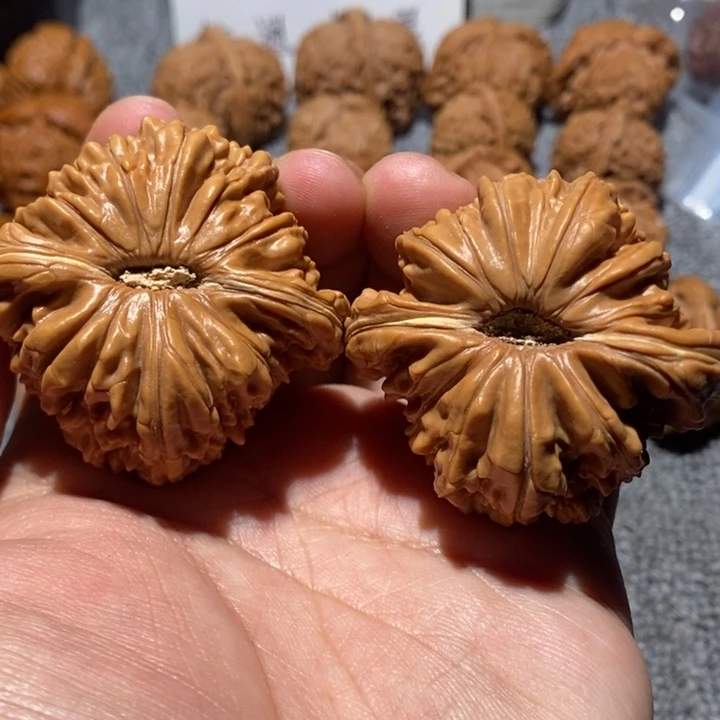 文玩核桃把件巴*嘿四座楼