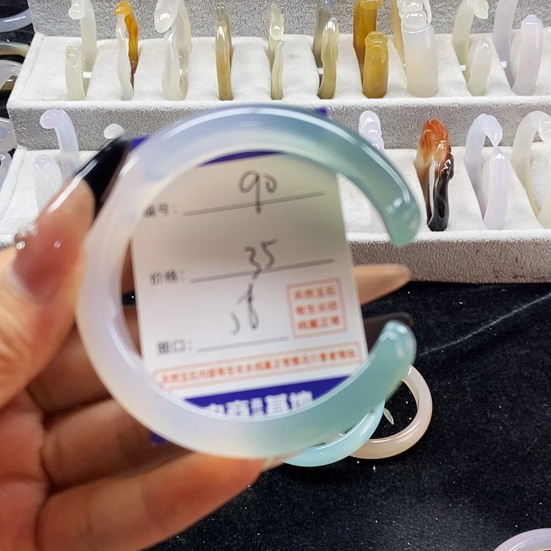 玛瑙/玉髓手镯未镶嵌90