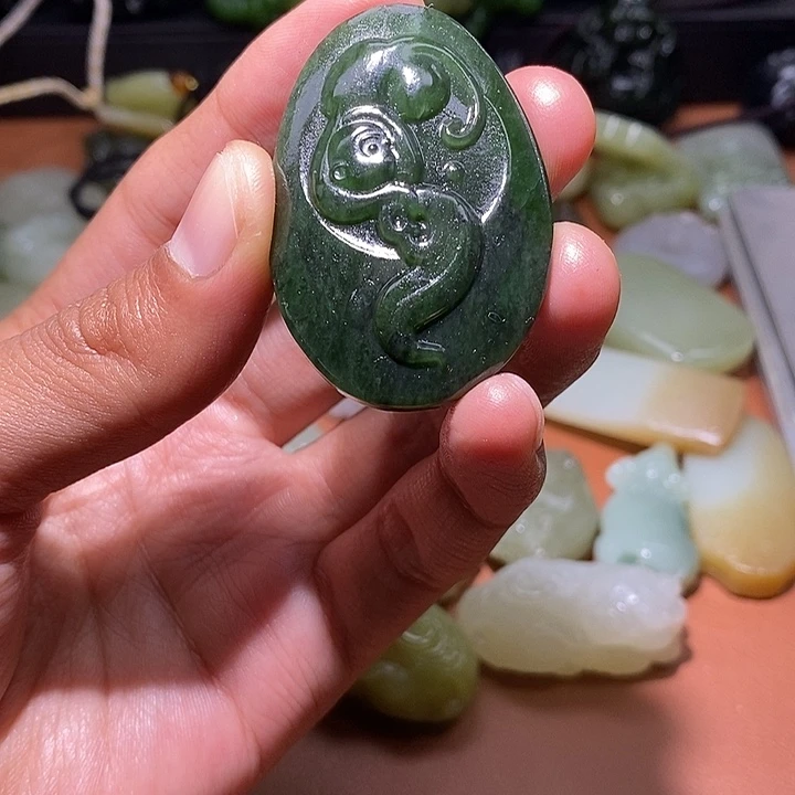 和田玉未镶嵌颈饰