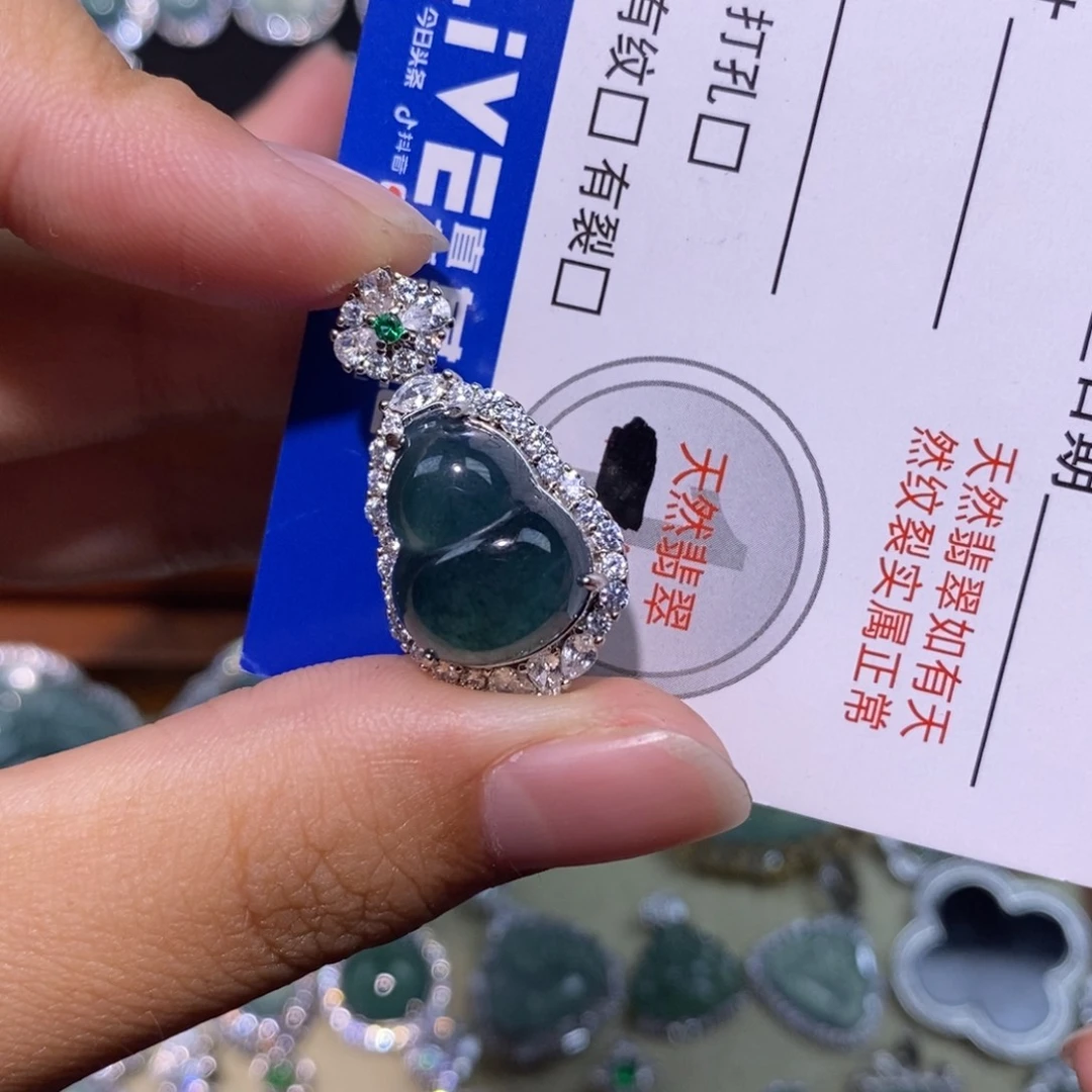 颈饰未镶嵌翡翠天然