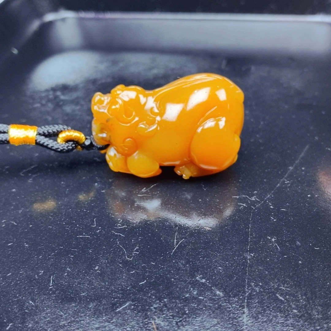 石英质玉（黄龙玉）未镶嵌颈饰