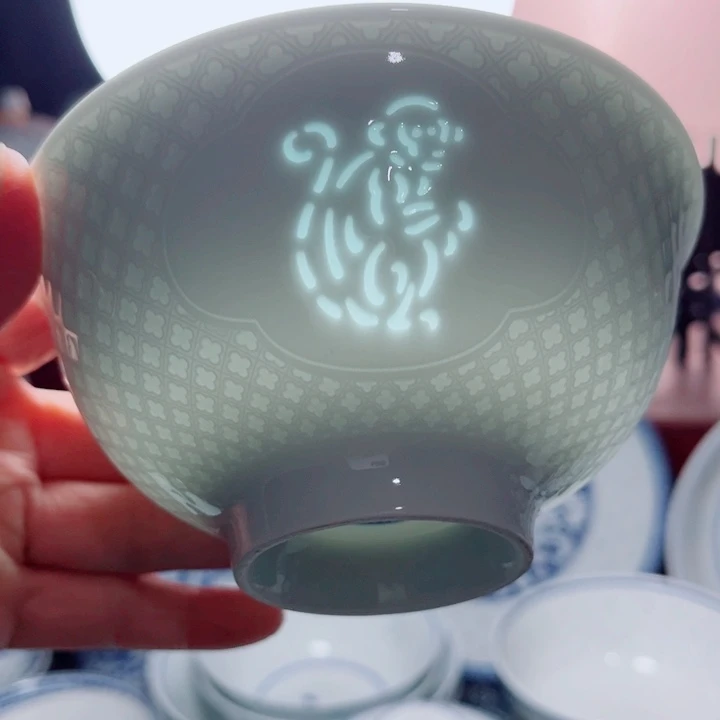 青花玲珑5寸饭碗生肖。猴