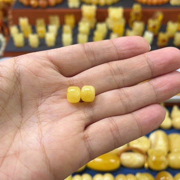 琥珀未镶嵌裸石卡9墩墩一对
