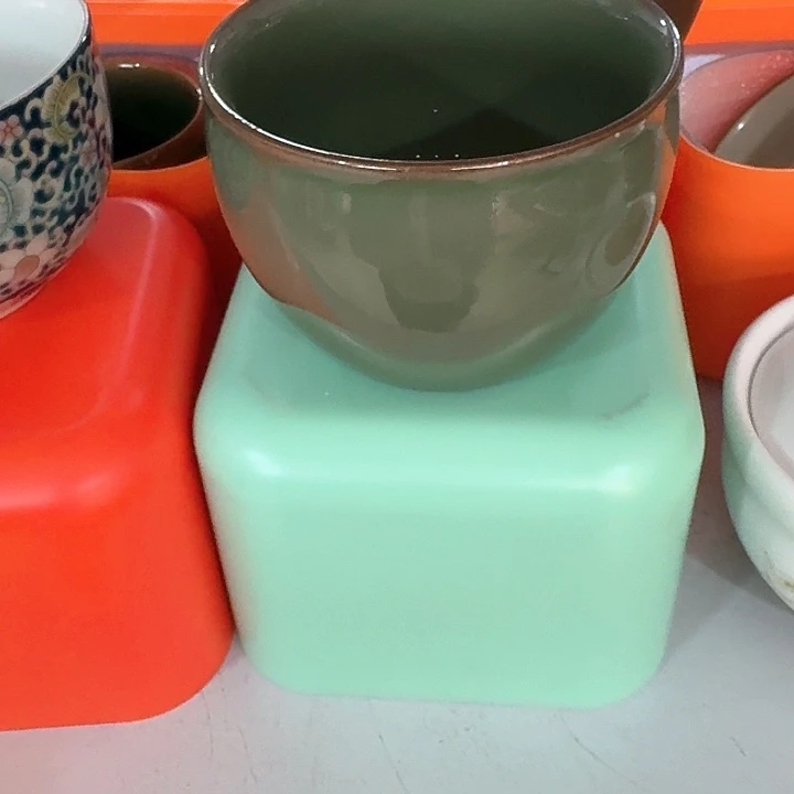 主人杯一个，瓷。。品茗瓷