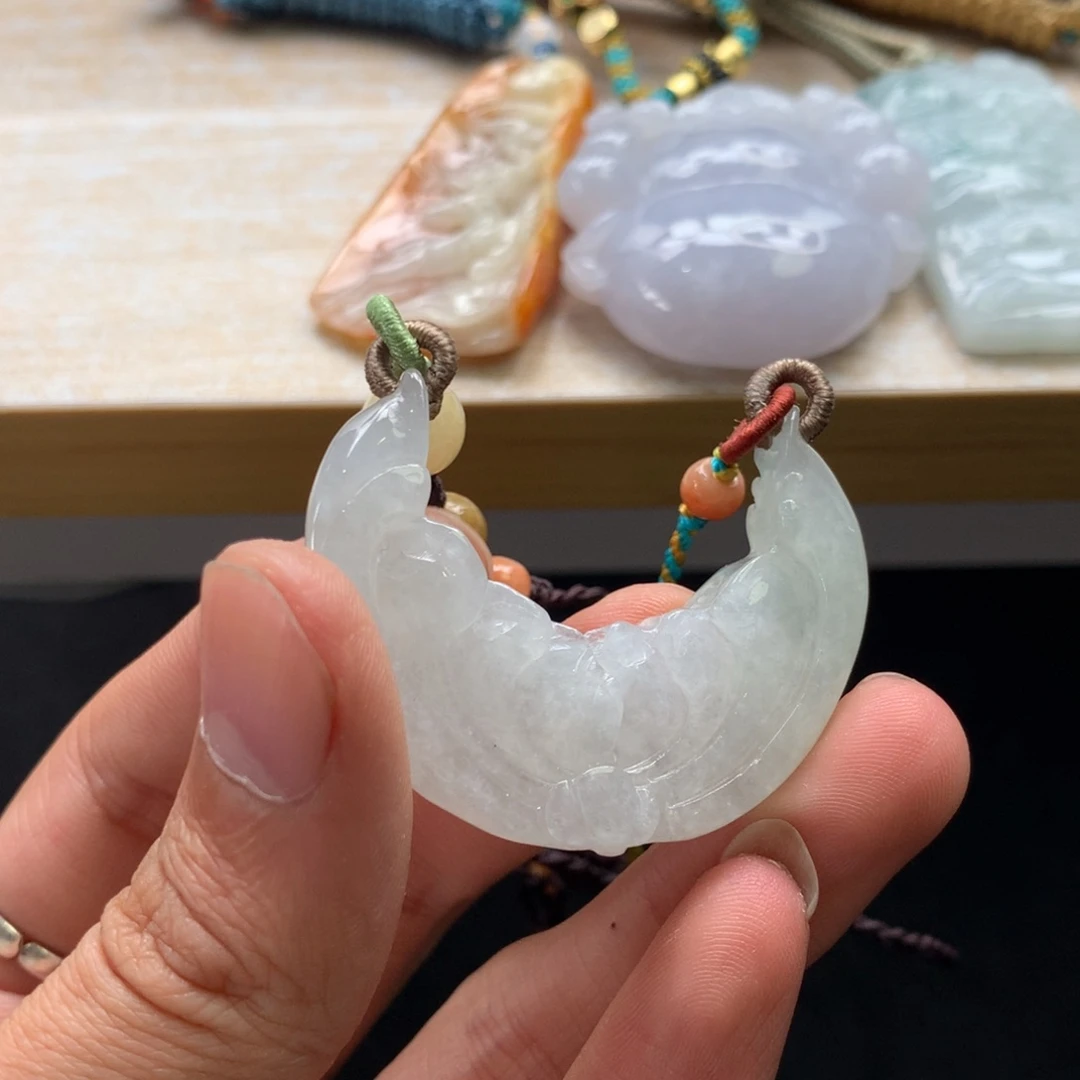 翡翠未镶嵌颈饰吊坠