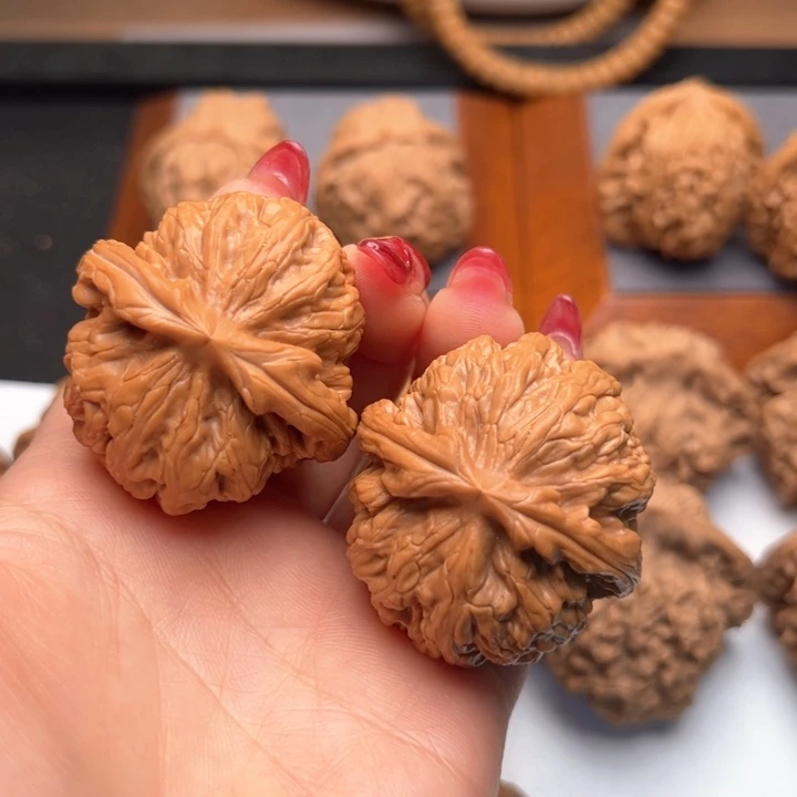 文玩核桃把件红锦鲤42