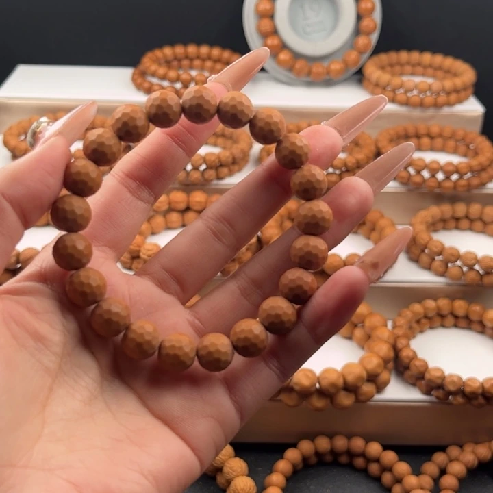 王****猴头核桃吊坠全品钻石面