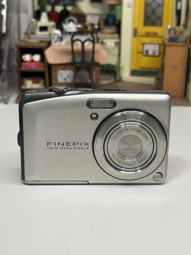 99新 Fujifilm/富士 F60fd,1200万像素，3倍光学变焦，色彩还原度高