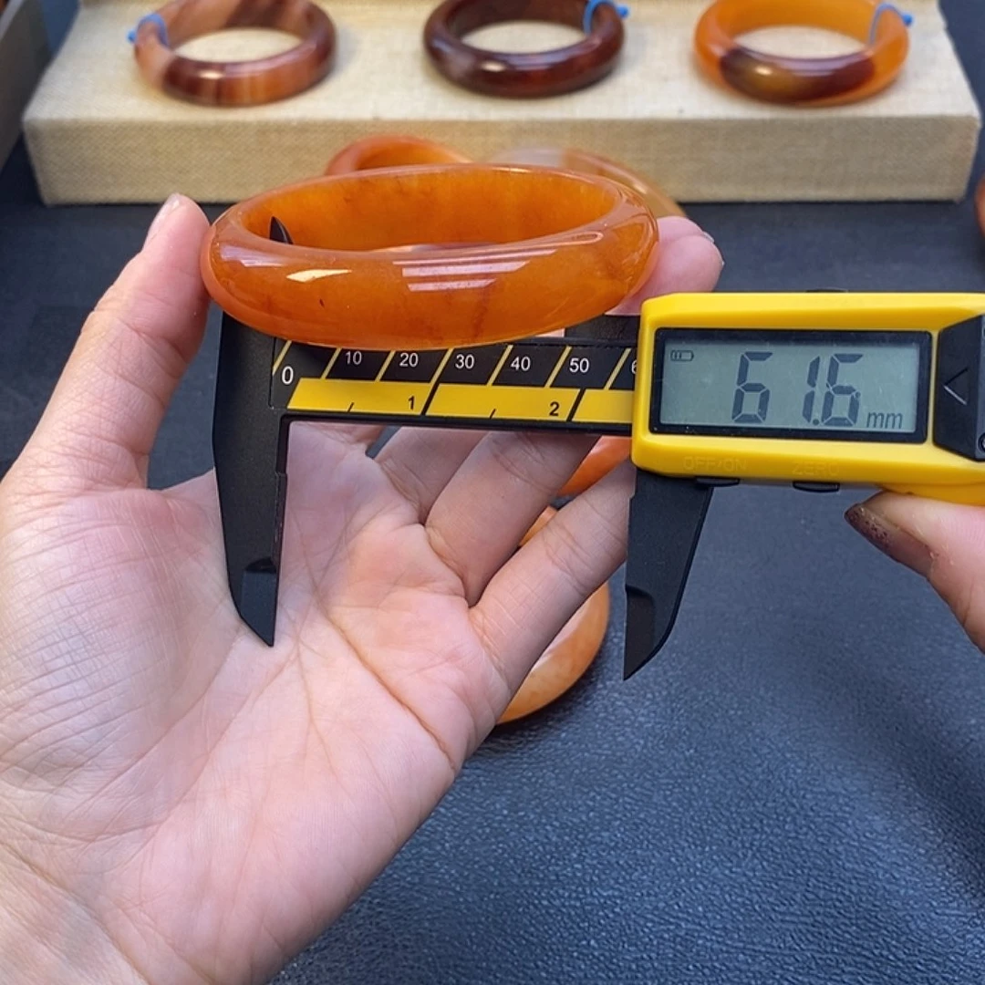 未镶嵌石英质玉（黄龙玉）手镯94号