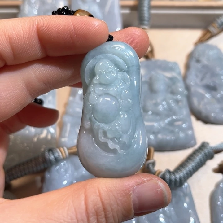 翡翠颈饰未镶嵌翡翠