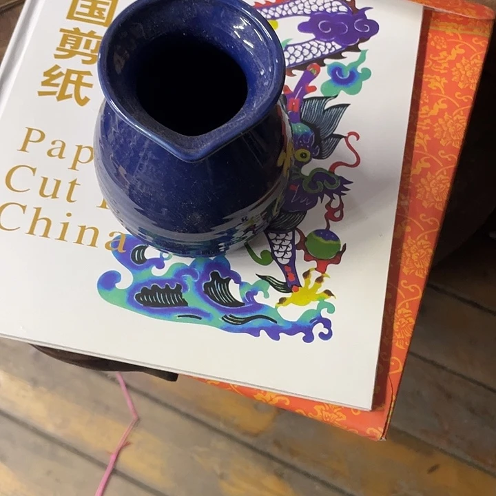搬***工摆件老讷精品瓷瓶子