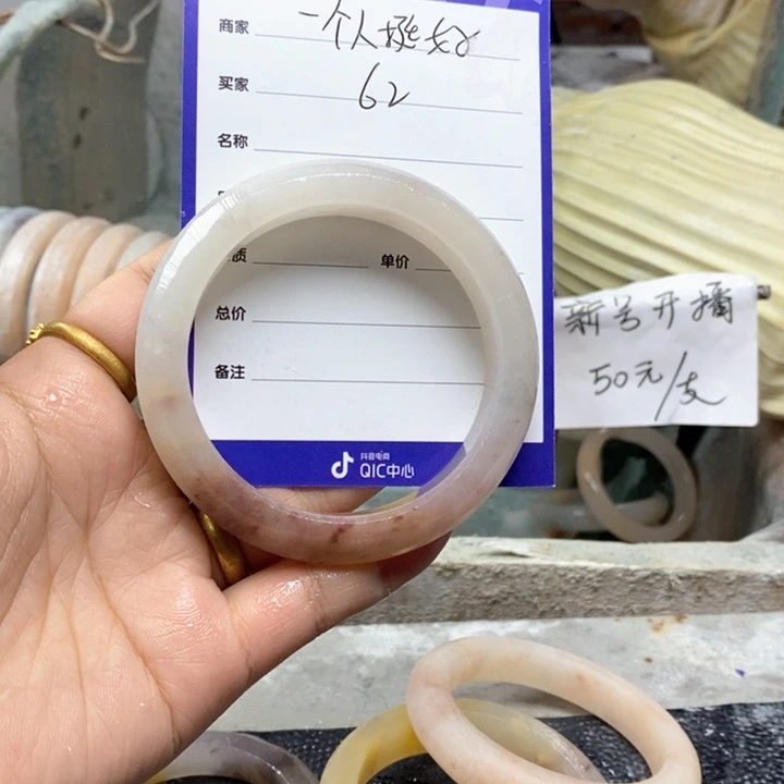 石英质玉手镯未镶嵌一****~