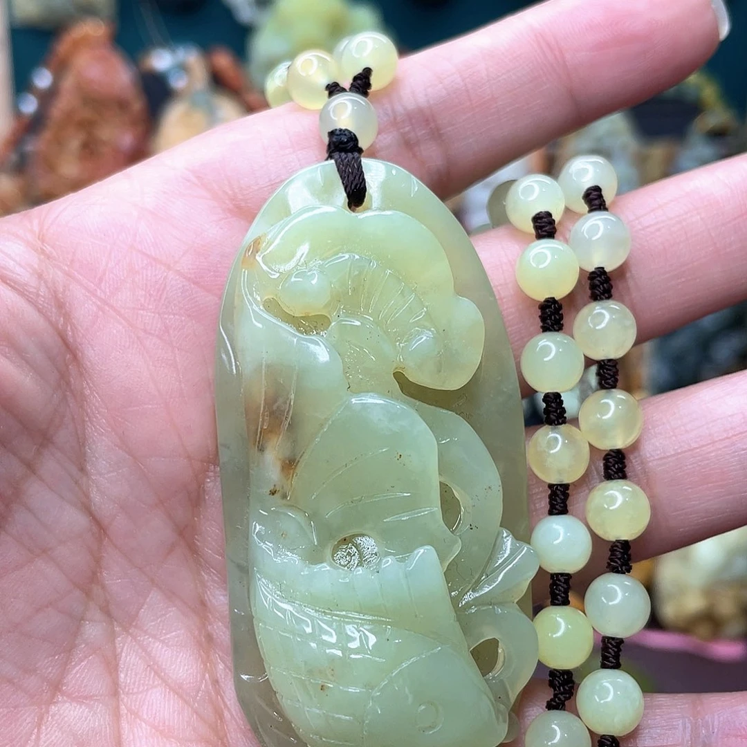 蛇纹石玉颈饰未镶嵌