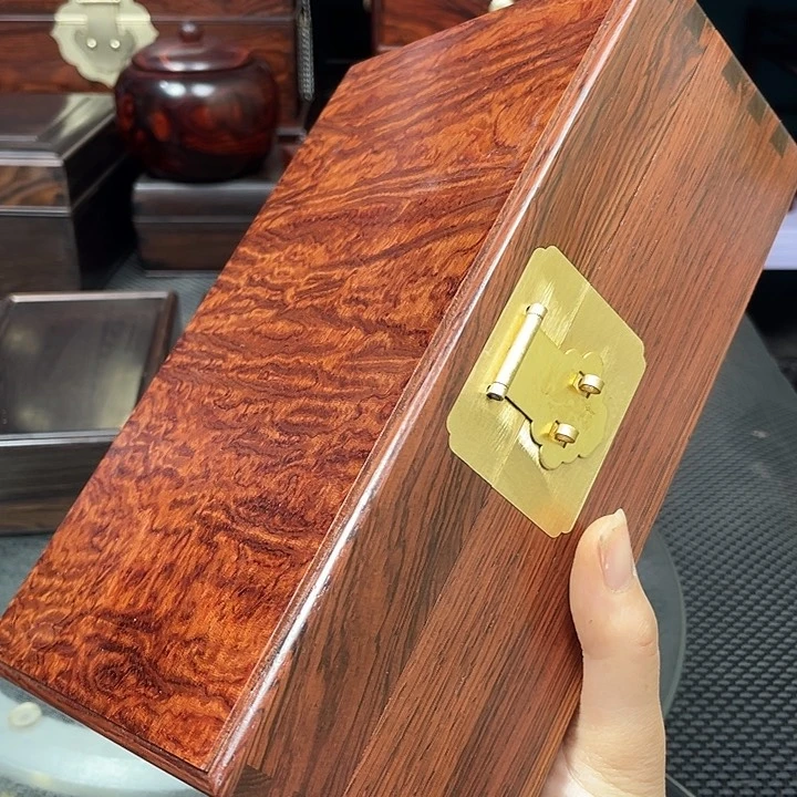 木大叶盒子和巴西华丽面板