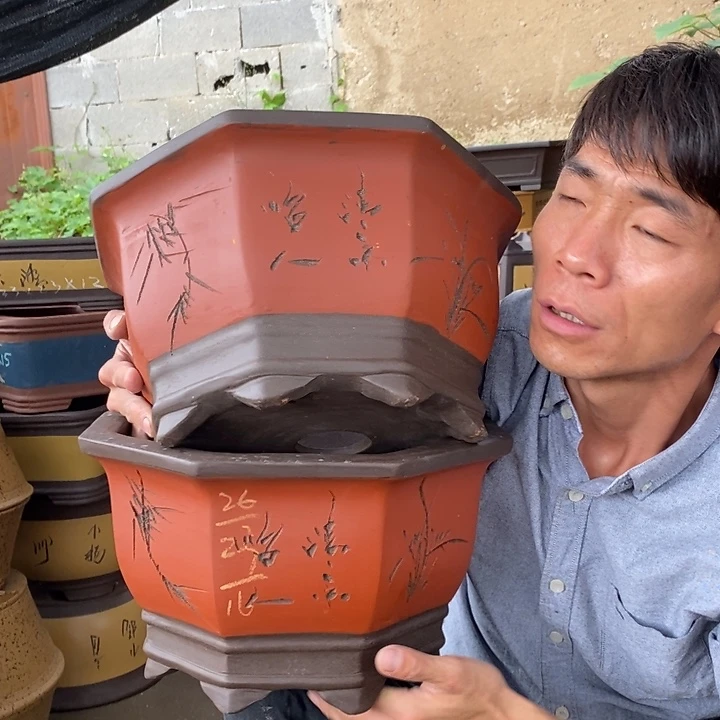 紫砂花盆紫砂艺术学院的学生