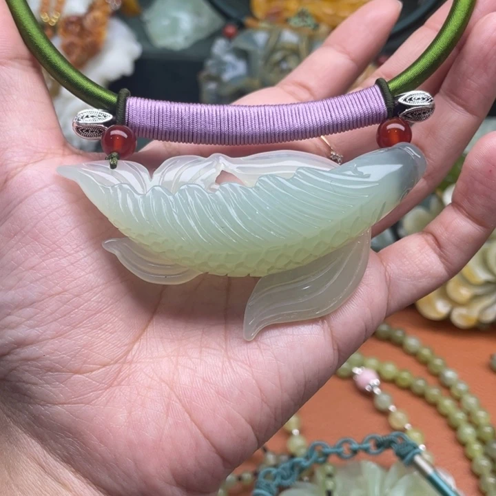 蛇纹石玉吊坠合金