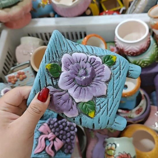 当场拍满15元发货不凑不发，花盆盆口不方不圆有针孔黑点是正常的，