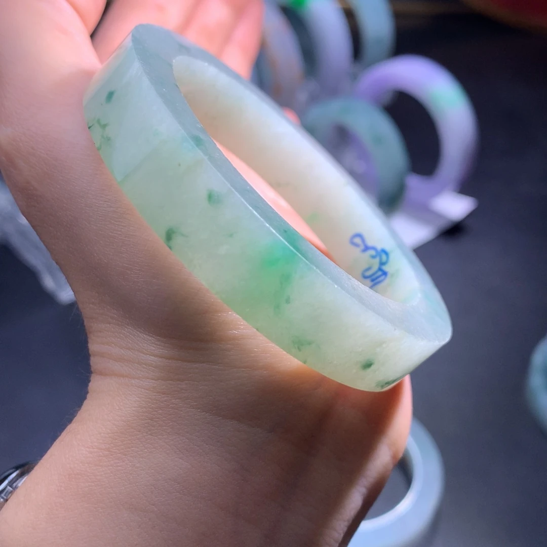 未镶嵌特价大漏半山水定制翡翠