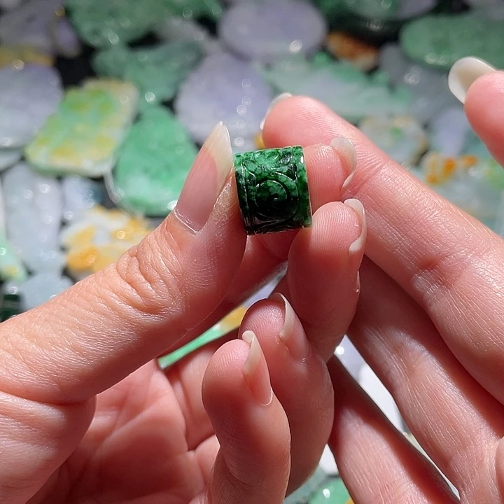 颈饰未镶嵌翡翠天