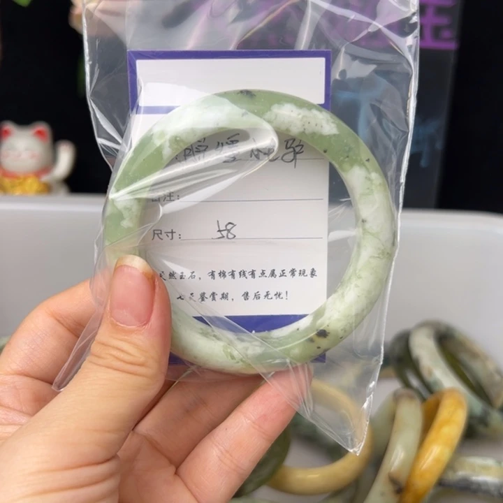 蛇纹石玉手镯未镶嵌脱****驴