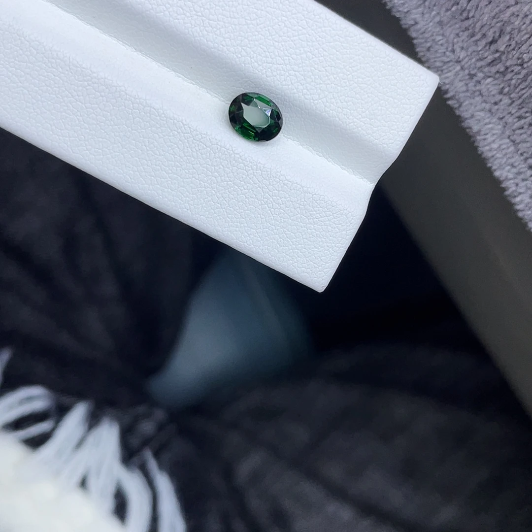 蓝宝石裸石1.29Ct。 Grc