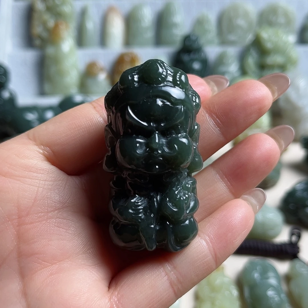 和田玉未镶嵌把件