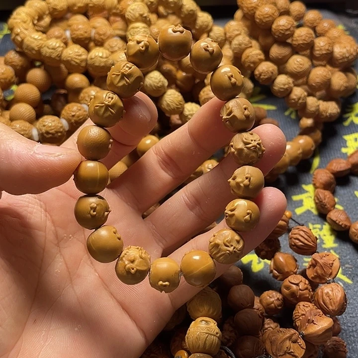 年****吃猴头核桃雕刻瑕疵脸谱罗汉