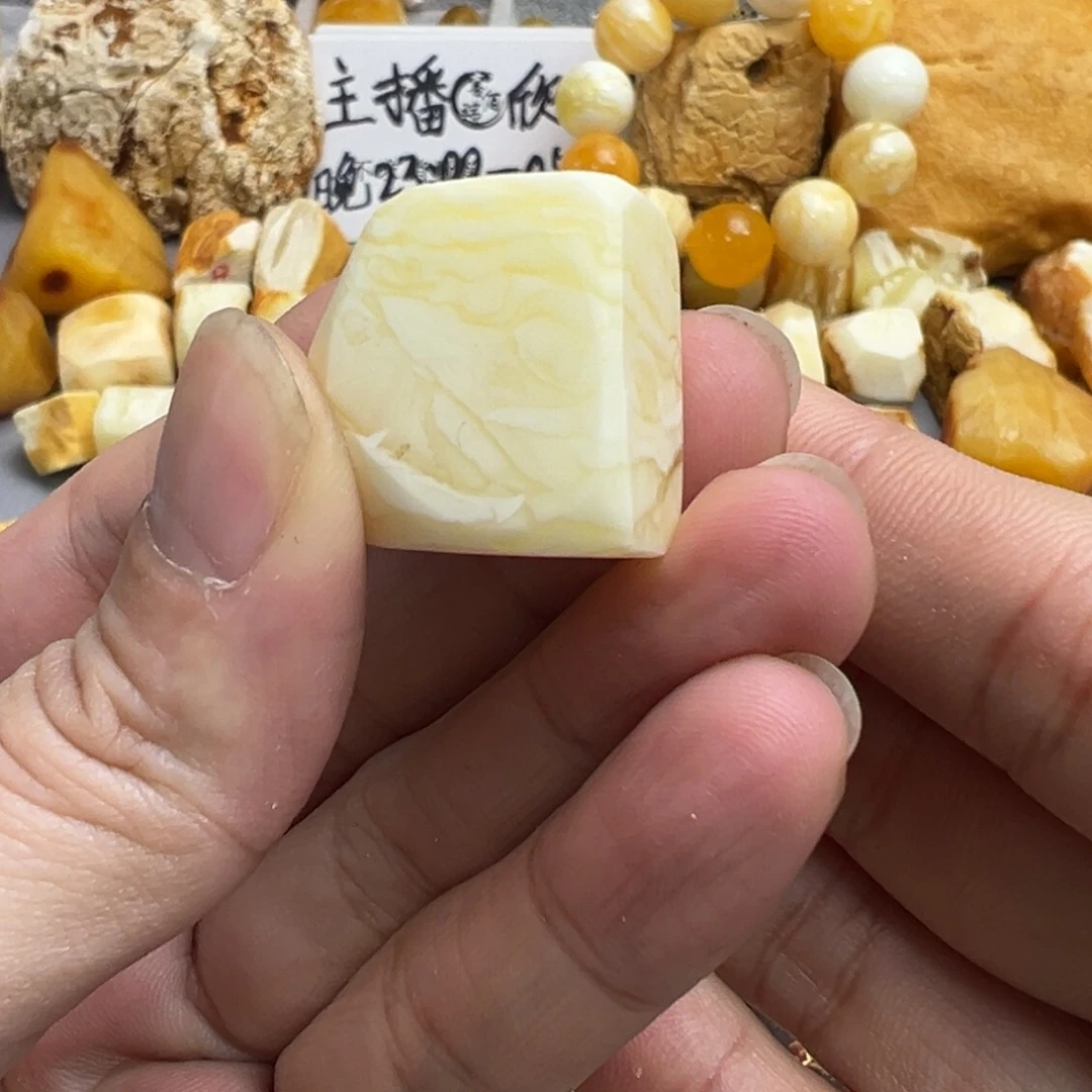 定制琥珀未镶嵌๓***蜜蜡