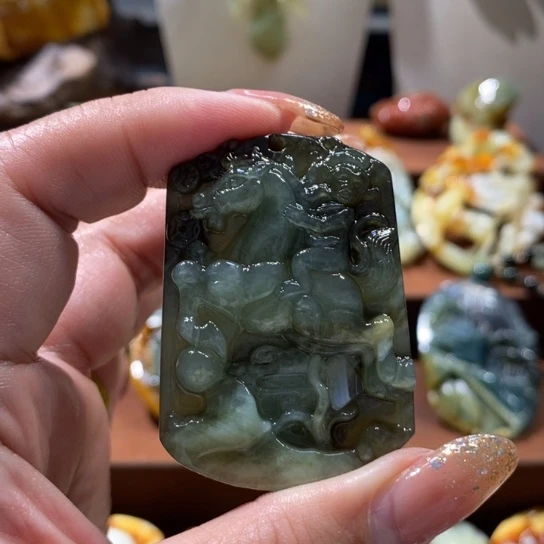 蛇纹石玉未镶嵌颈饰