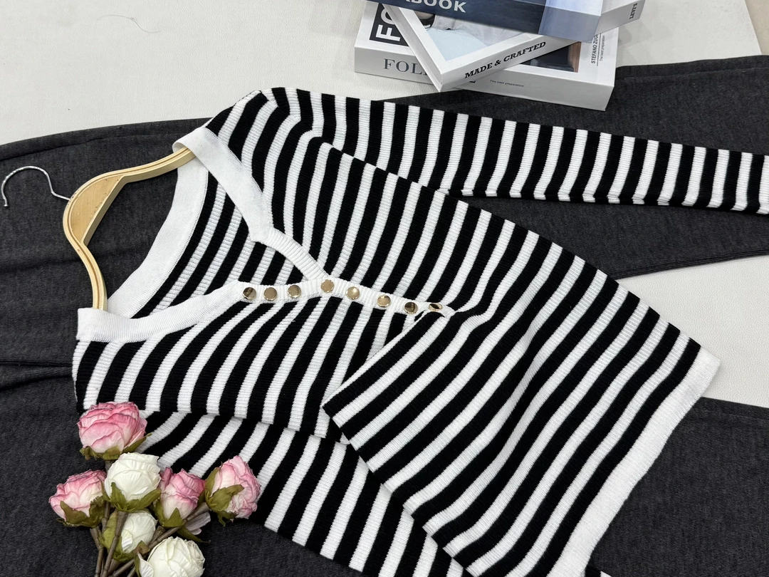 【黑条剪刀领套头】早秋新款时尚短袖针织上衣QC5394