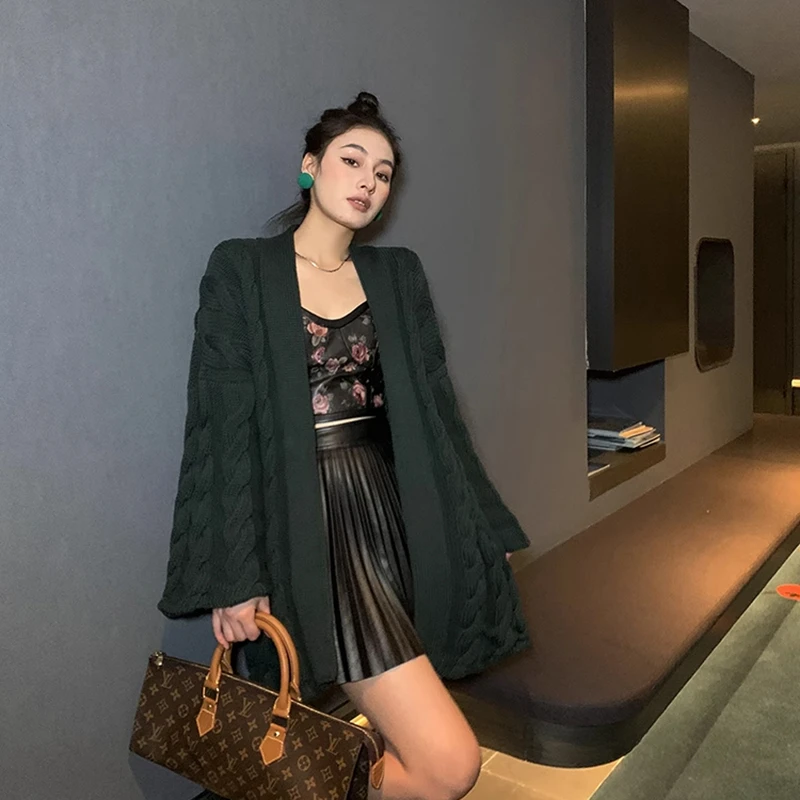 软糯舒适不挑身材且有层次 粗针绞花大开衫 YH213021