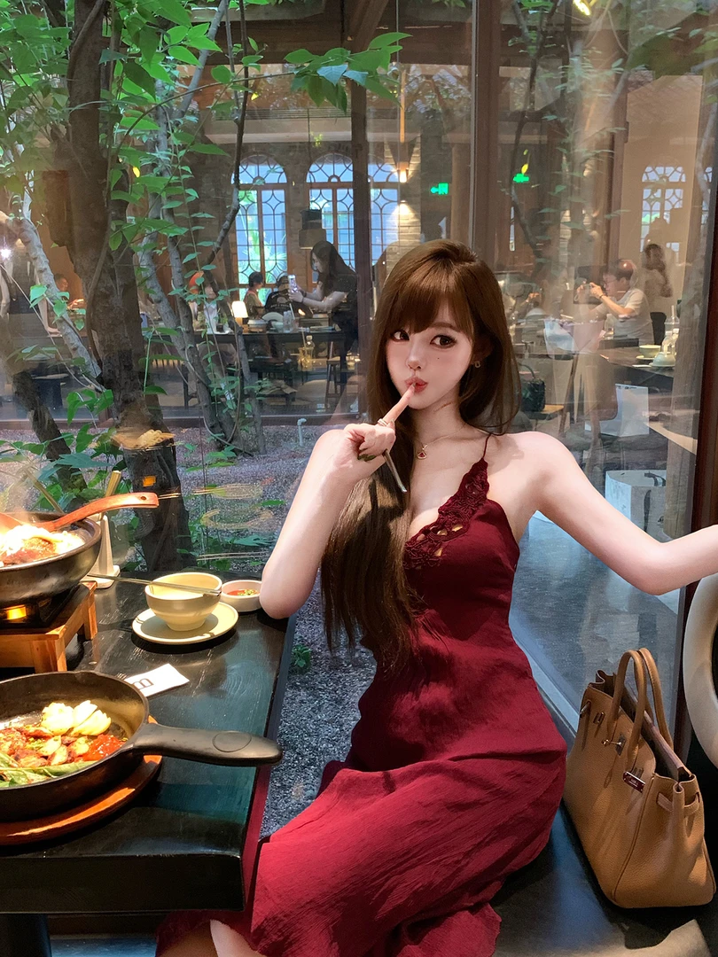 纯欲辣妹性感气质复古花边绑带吊带长裙夏季收腰度假连衣裙女