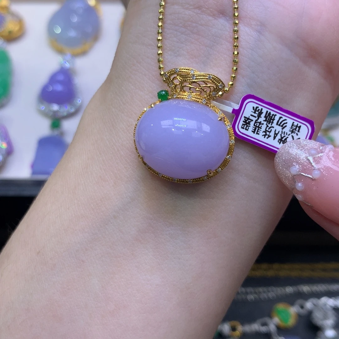 翡翠18K金镶嵌颈饰