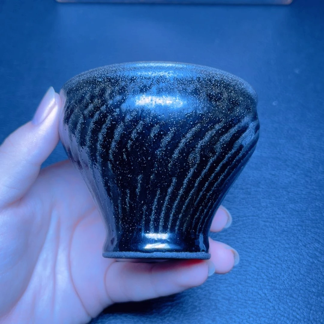 茶盏滴滴答答的声音响起