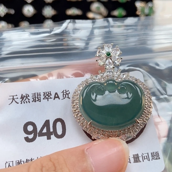 吊坠(不含链)未镶嵌翡翠