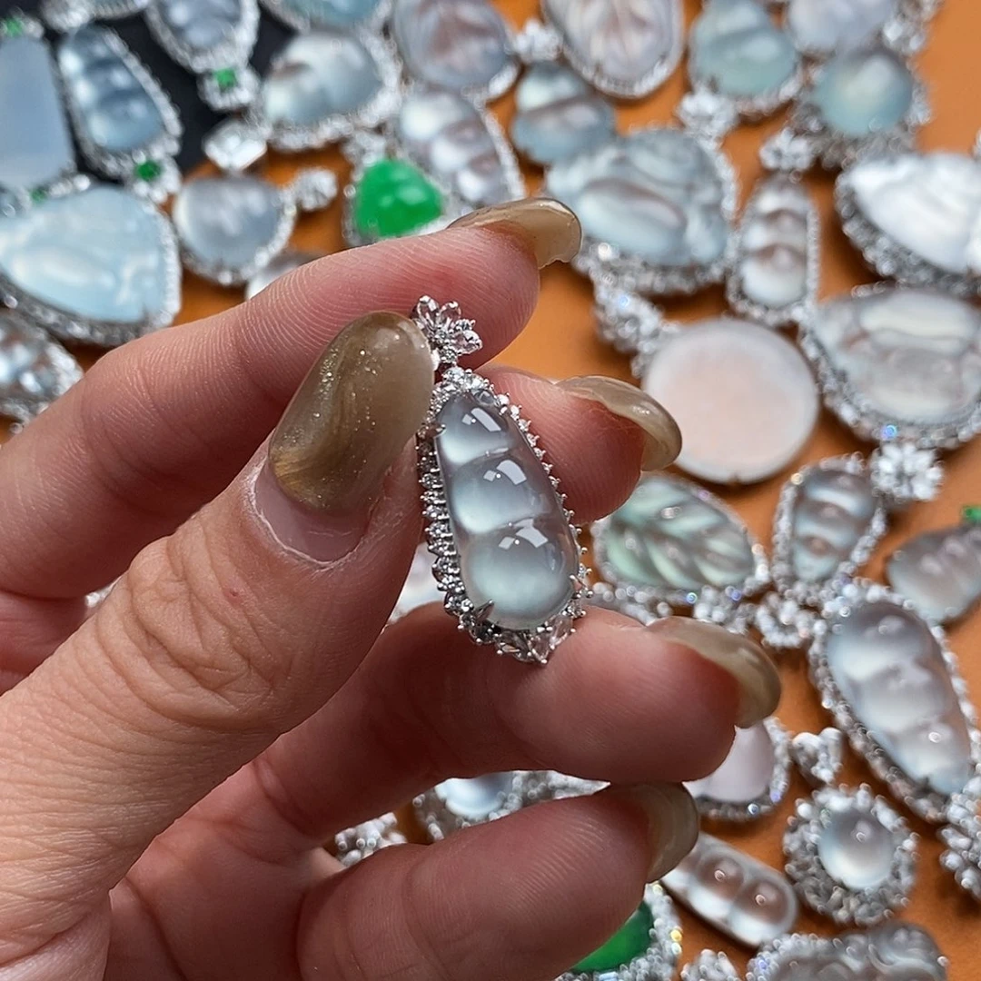 颈饰18K金镶嵌翡翠天然缅甸A货翡翠福豆