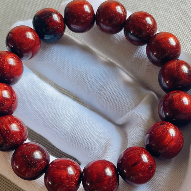 老琴料特色手串，卡1.5唐密。多星，荧光通透灵动。