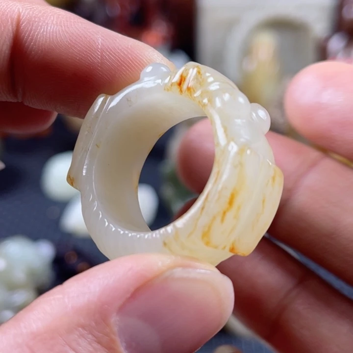 和田玉颈饰未镶嵌时****n