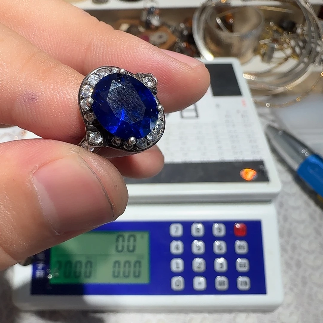 E***Y1碧玺（处理）吊坠的设计也是