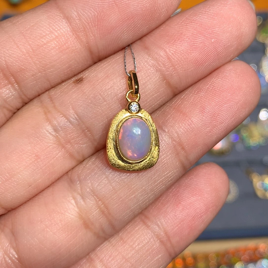 银S925镶嵌欧泊福利吊坠