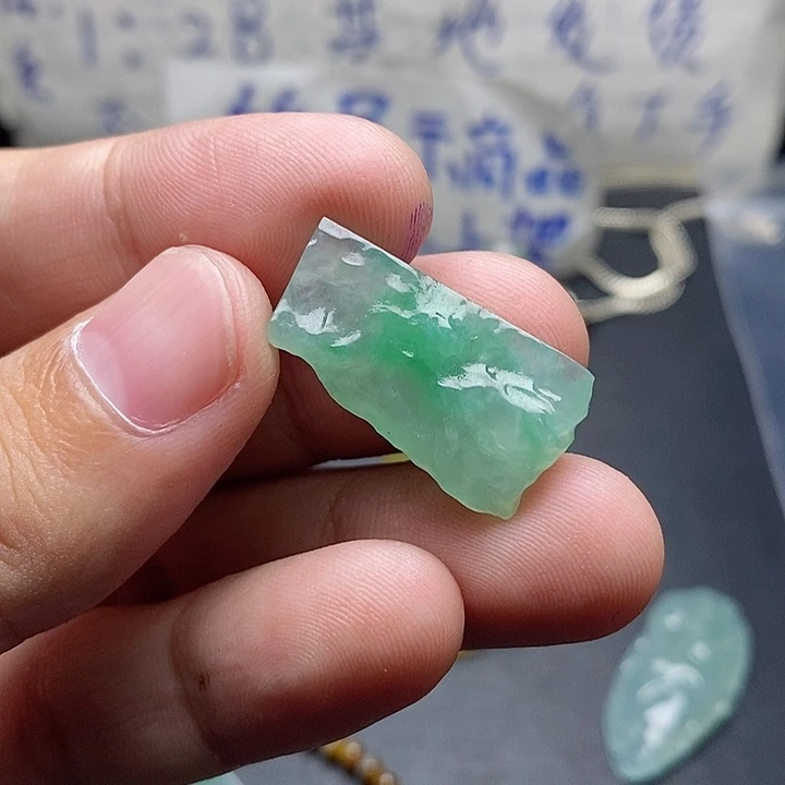 定制翡翠未镶嵌格**格翡翠