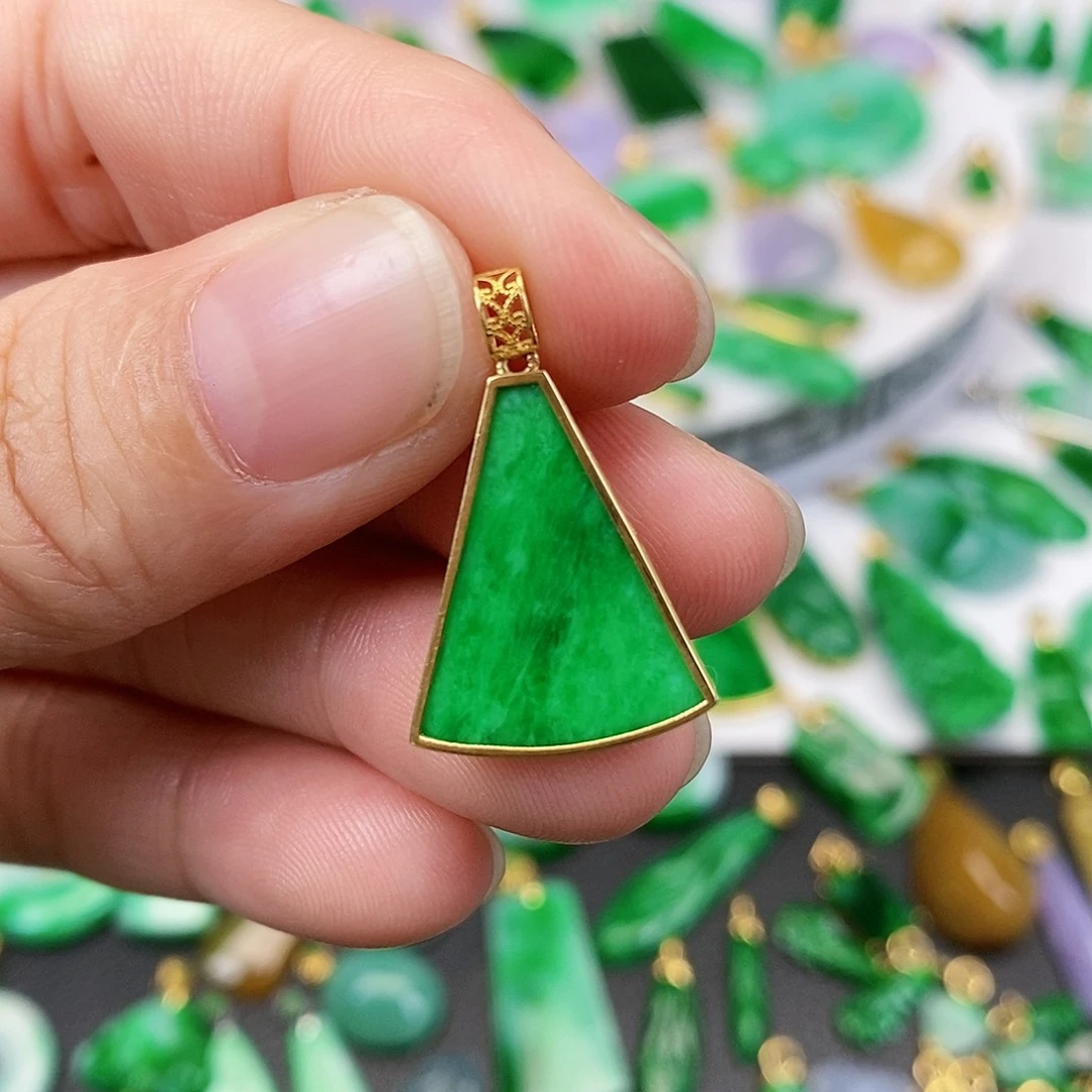 翡翠吊坠(不含链)18K金镶嵌